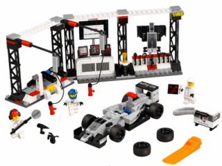 LEGO_Stand_McLaren_F1_ref_75911-1
